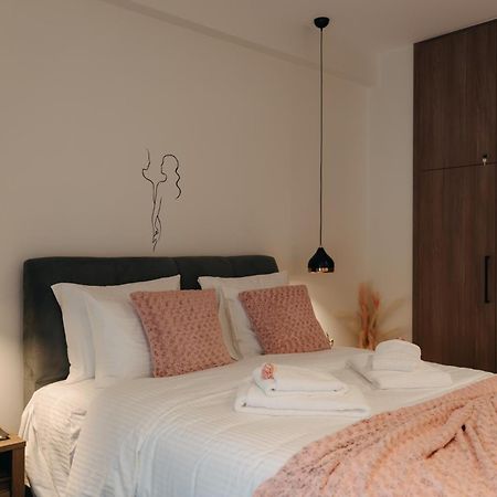 Vivian'S Deluxe Apartment Патра Экстерьер фото