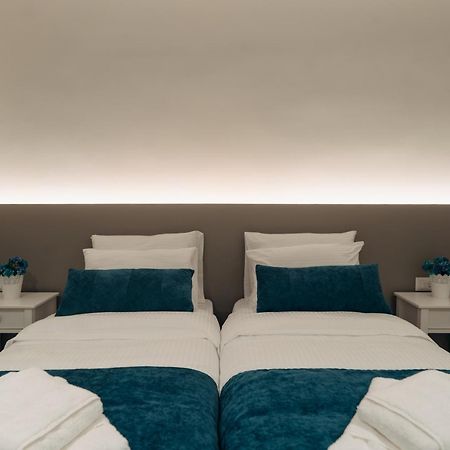 Vivian'S Deluxe Apartment Патра Экстерьер фото