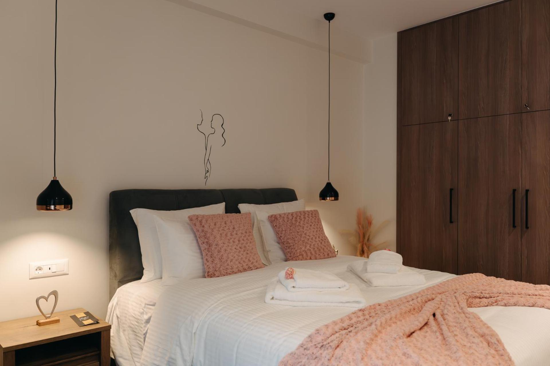 Vivian'S Deluxe Apartment Патра Экстерьер фото