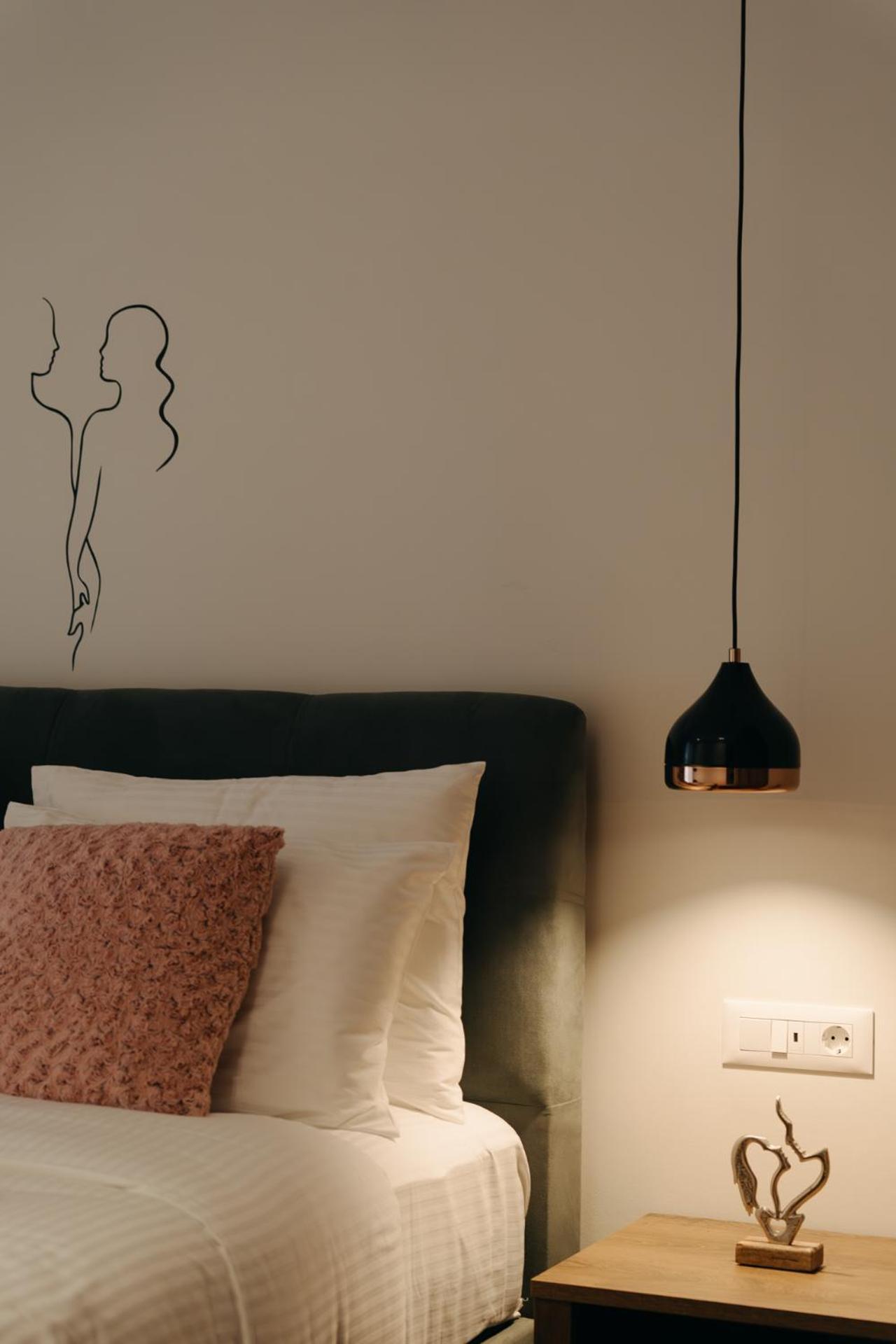 Vivian'S Deluxe Apartment Патра Экстерьер фото