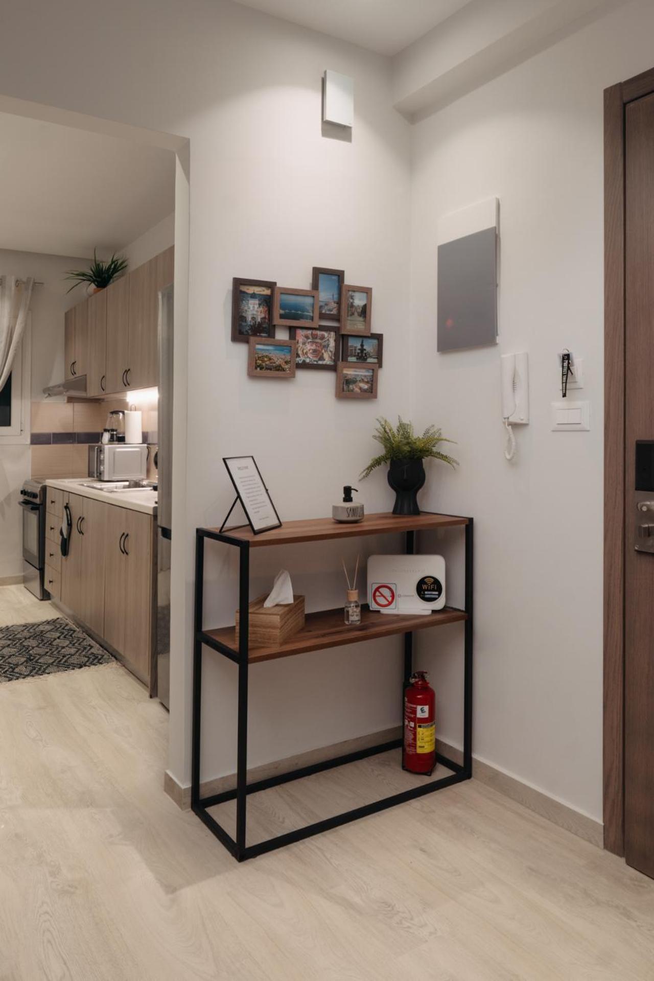 Vivian'S Deluxe Apartment Патра Экстерьер фото