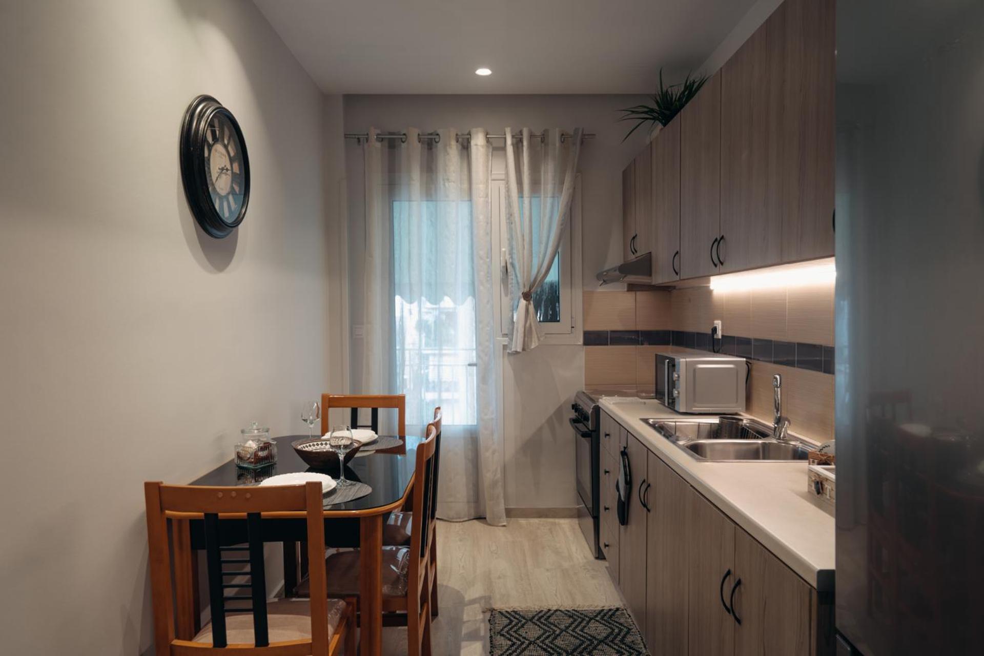 Vivian'S Deluxe Apartment Патра Экстерьер фото