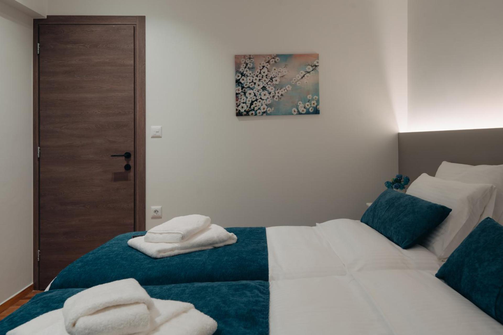 Vivian'S Deluxe Apartment Патра Экстерьер фото
