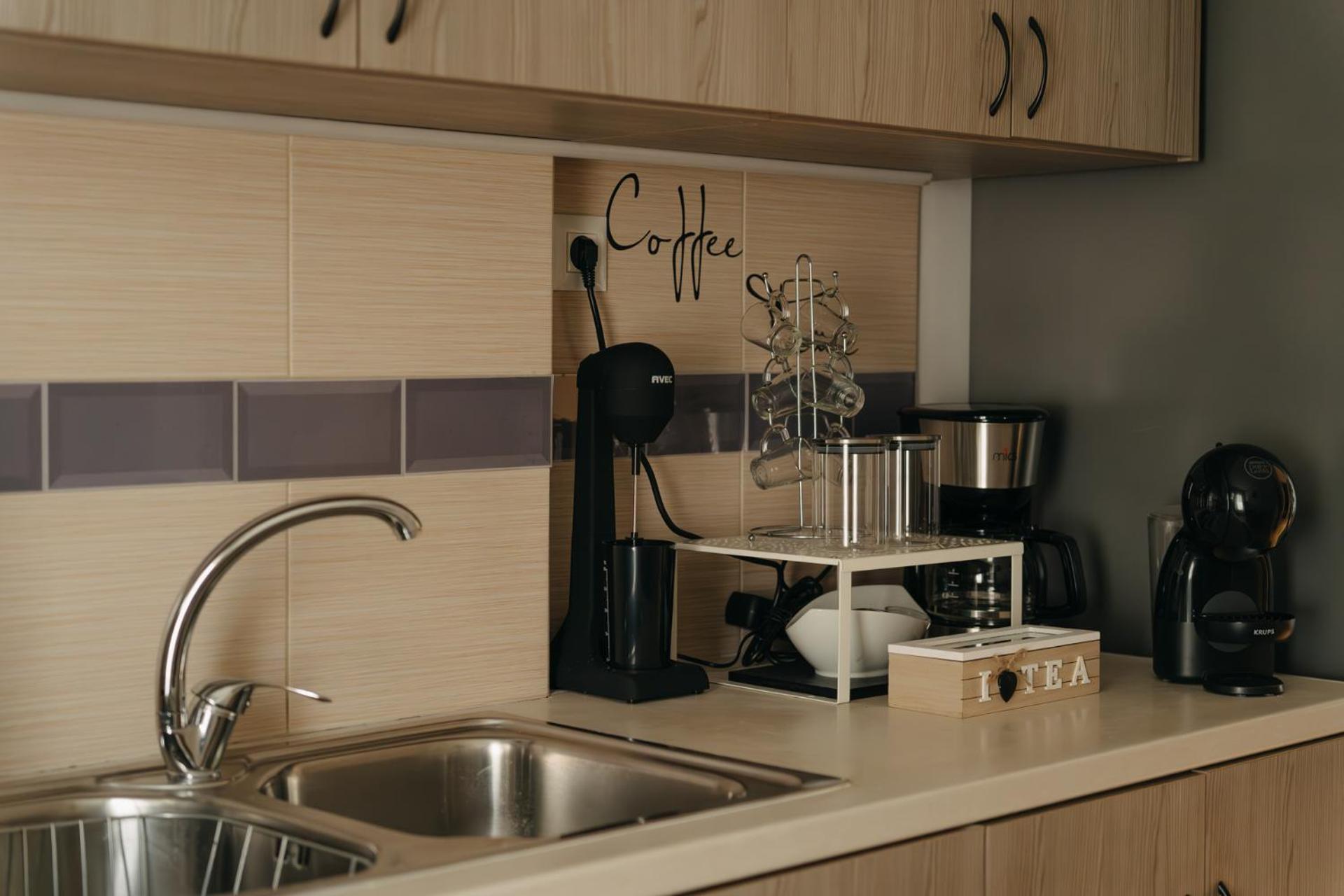 Vivian'S Deluxe Apartment Патра Экстерьер фото