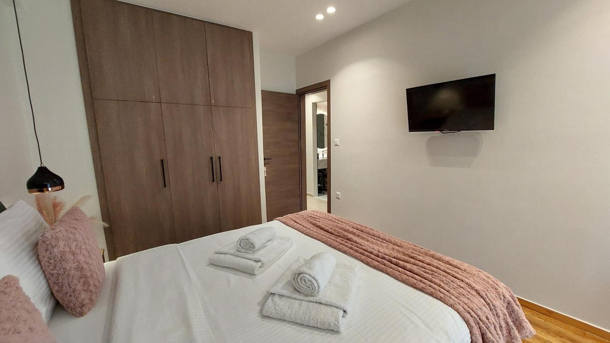 Vivian'S Deluxe Apartment Патра Экстерьер фото